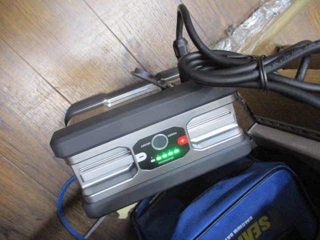 22BTﾏｽﾀｰ11AH充電器