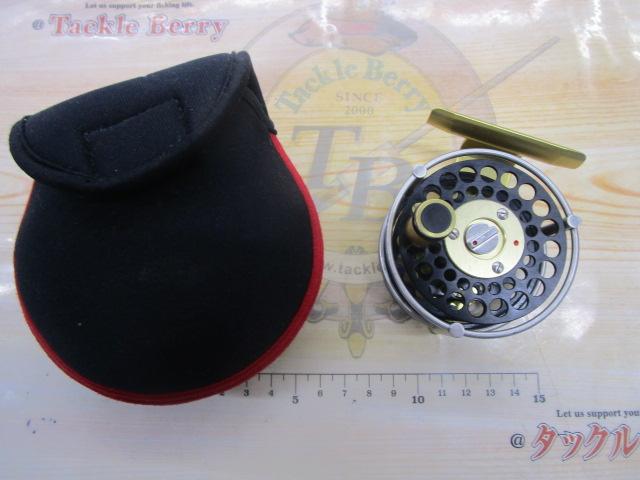 F1 トラウン ブラック/ゴールド