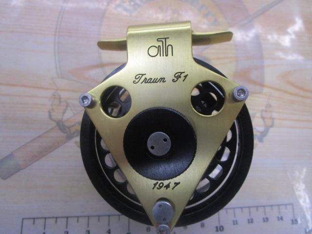 F1 トラウン ブラック/ゴールド