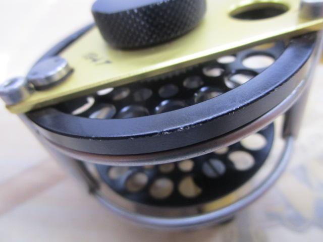 F1 トラウン ブラック/ゴールド