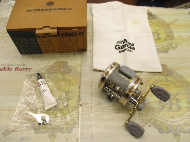 UC5601C シルバー