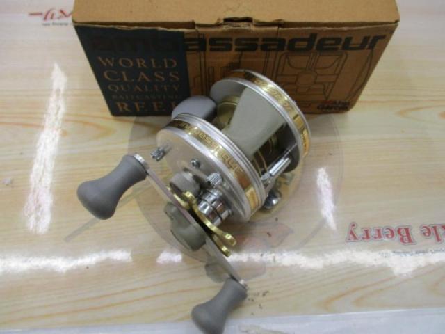 UC4600C シルバー