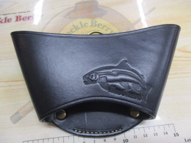 ハードストリームスランディングネットホルスター