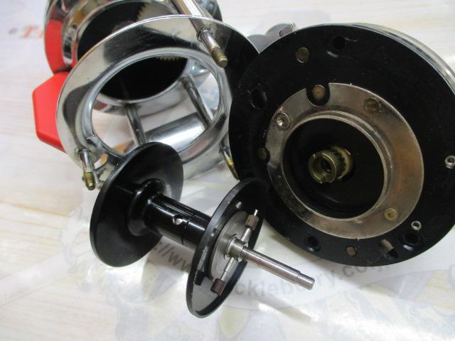 ｱﾝﾊﾞｻﾀﾞｰ5600C赤ﾍﾞﾛ