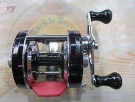 ｱﾝﾊﾞｻﾀﾞｰ5600C赤ﾍﾞﾛ