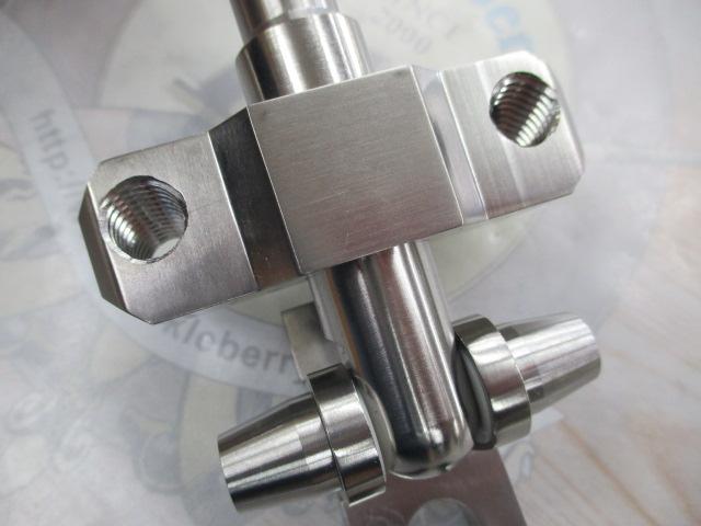 64ﾁﾀﾝ製ｸｴ用ｼﾝｸﾞﾙｼｬﾌﾄ竿受け