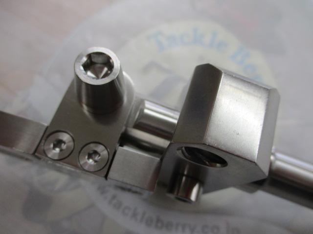 64ﾁﾀﾝ製ｸｴ用ｼﾝｸﾞﾙｼｬﾌﾄ竿受け