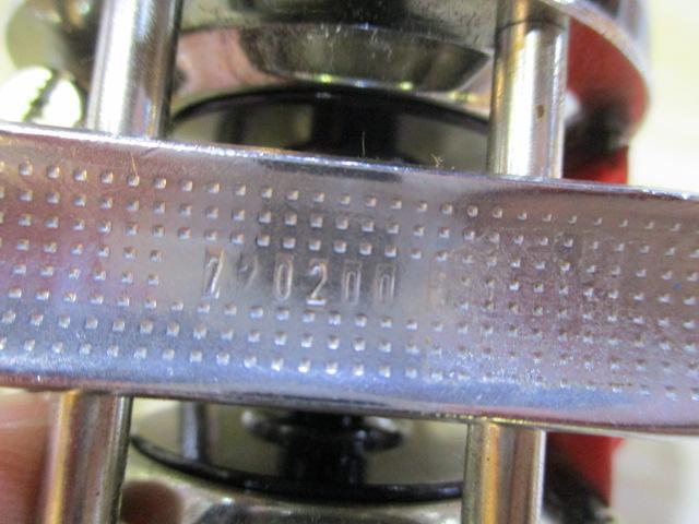 ｱﾝﾊﾞｻﾀﾞｰ5600C赤ﾍﾞﾛ