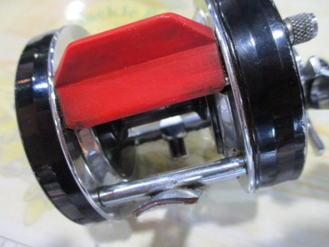 ｱﾝﾊﾞｻﾀﾞｰ5600C赤ﾍﾞﾛ