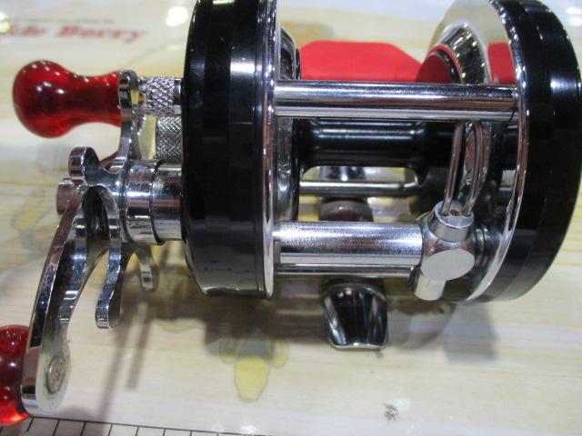 ｱﾝﾊﾞｻﾀﾞｰ5600C赤ﾍﾞﾛ