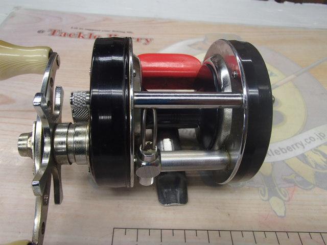 ｱﾝﾊﾞｻﾀﾞｰ5600C赤ﾍﾞﾛ