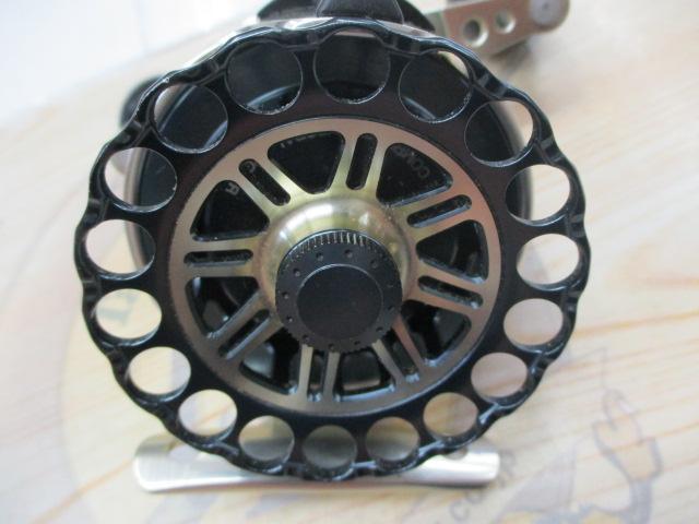 カセ筏師 THEアスリート大チヌ 65D-GB(左) ゴールド/ブルーブラック