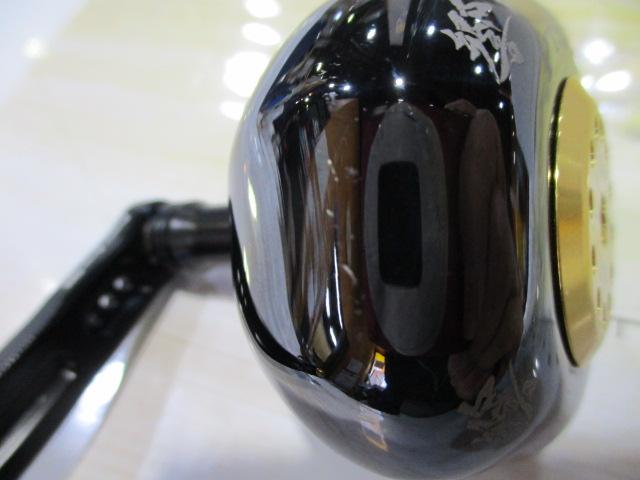 パワーアーム98響モデルシマノ(左)8000~14000ブラック&ゴールド