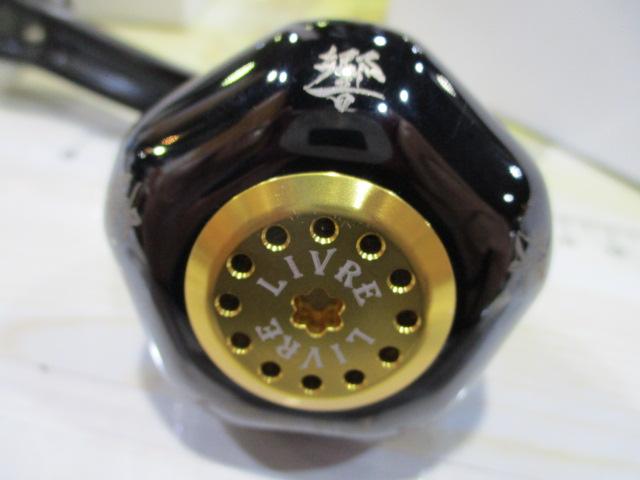 パワーアーム98響モデルシマノ(左)8000~14000ブラック&ゴールド